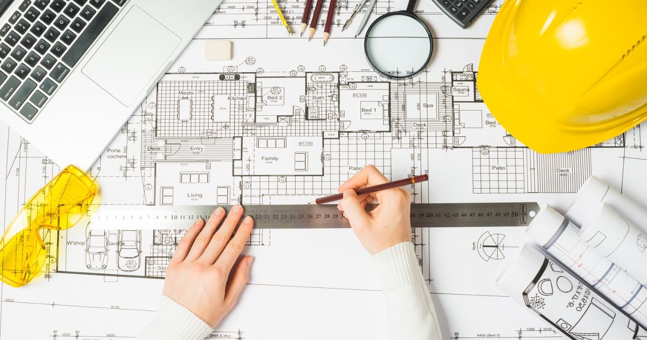 Ingénieur consultant des plans électriques